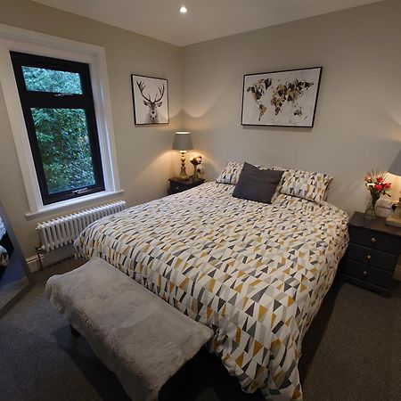 Newly Renovated 2-Bed Bungalow Бат Екстериор снимка