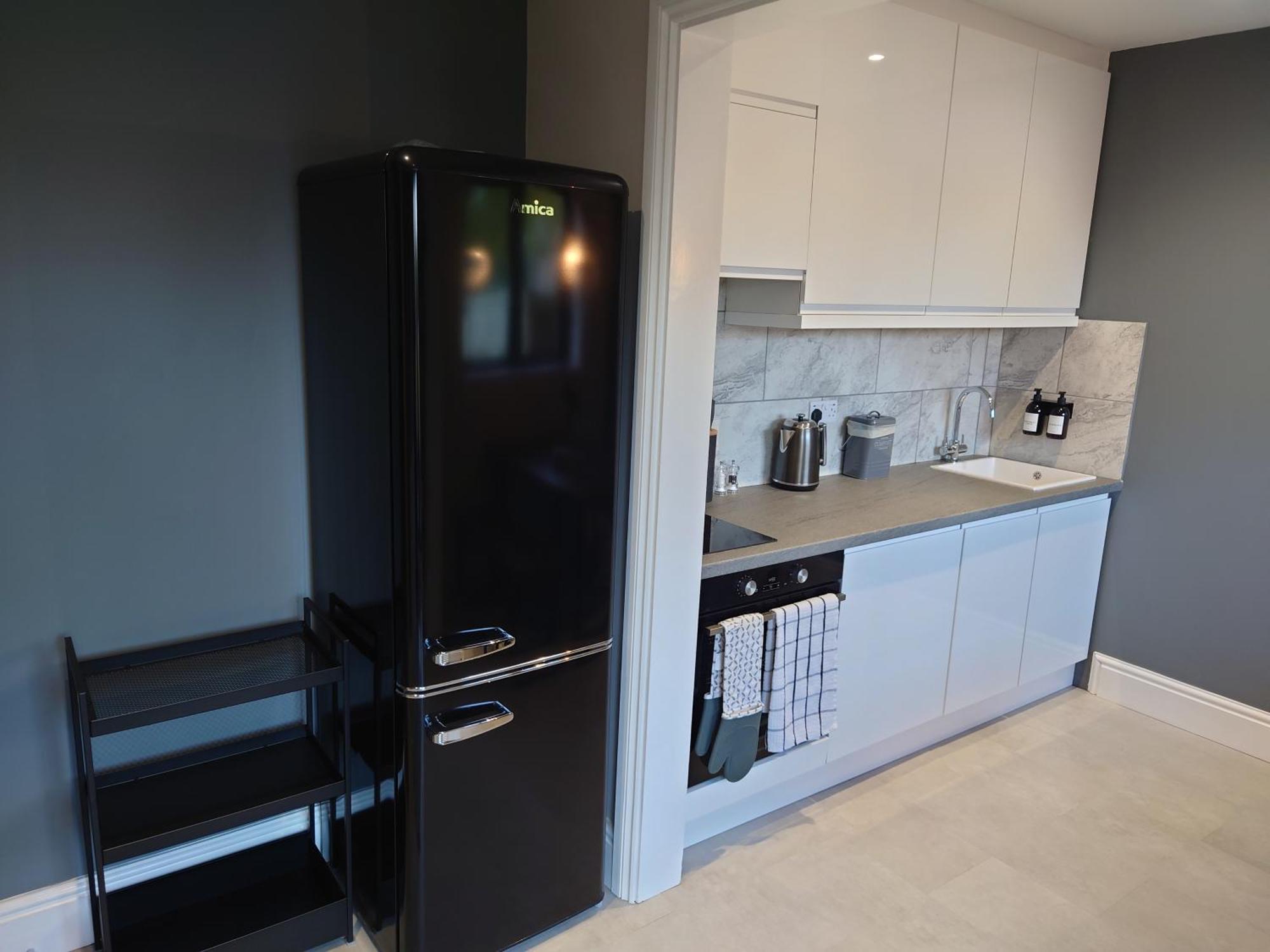 Newly Renovated 2-Bed Bungalow Бат Екстериор снимка