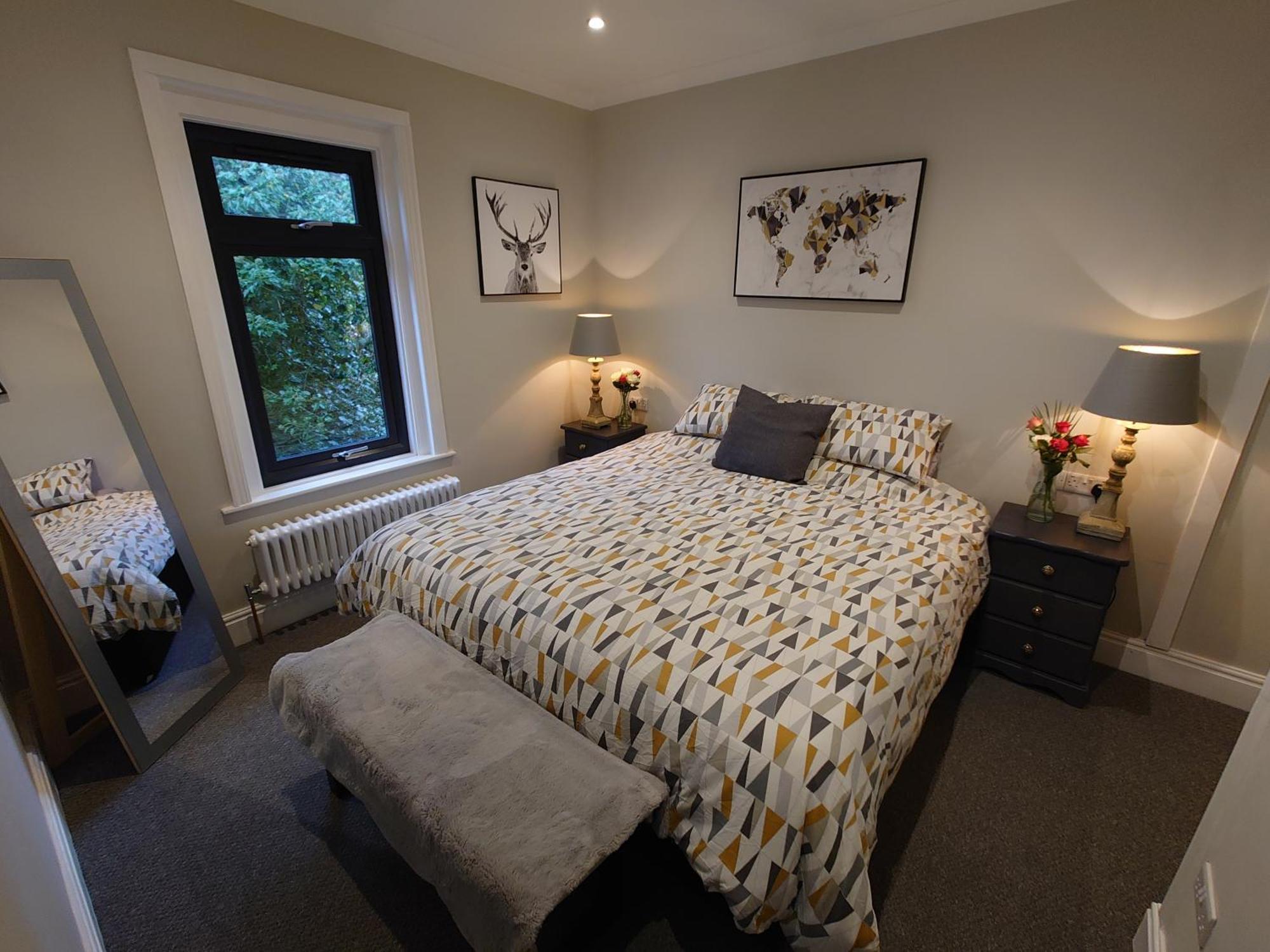 Newly Renovated 2-Bed Bungalow Бат Екстериор снимка