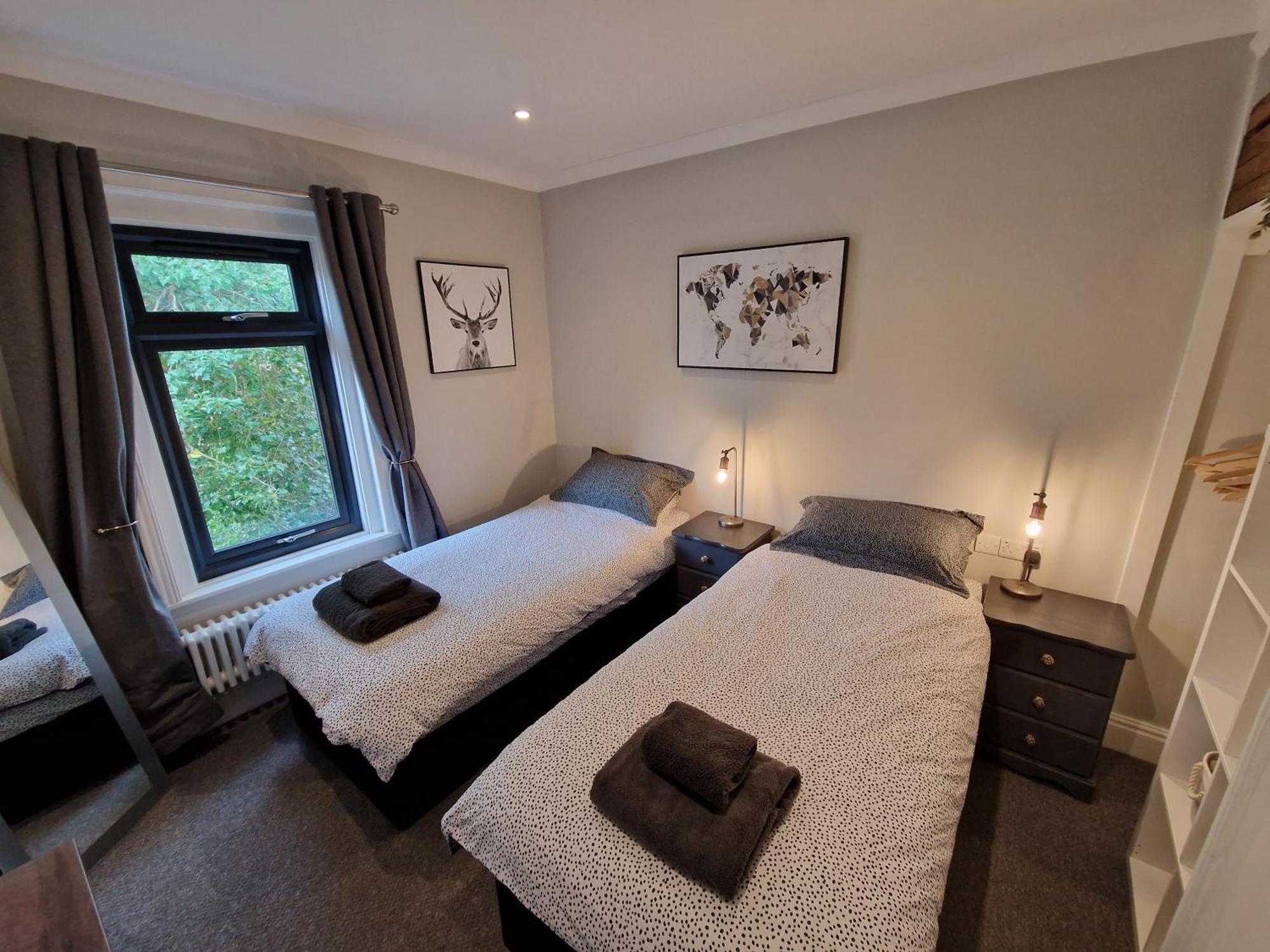 Newly Renovated 2-Bed Bungalow Бат Екстериор снимка