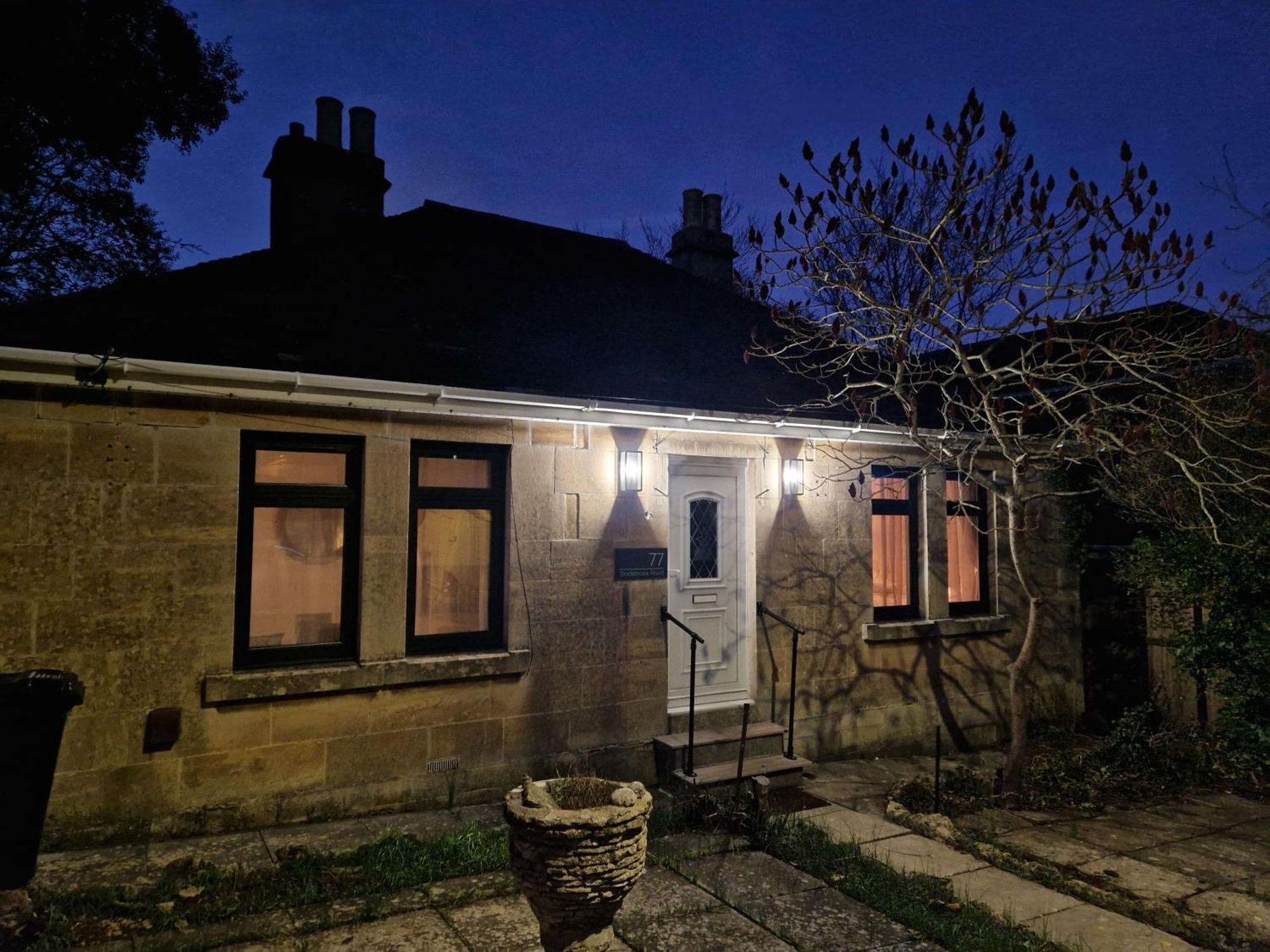 Newly Renovated 2-Bed Bungalow Бат Екстериор снимка